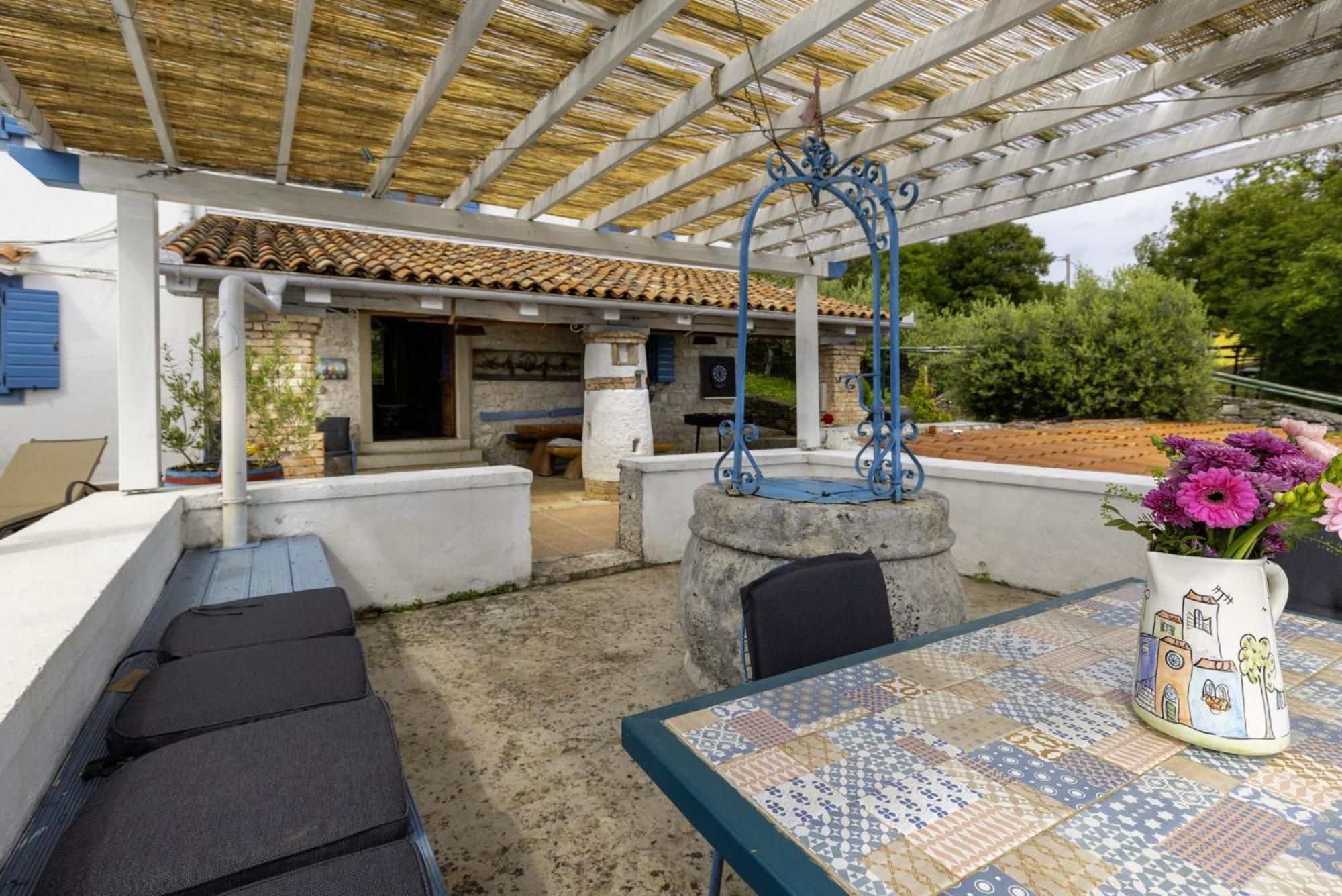 Crni In Crni - Haus Fuer 6 Personen Villa Labin  Exterior foto